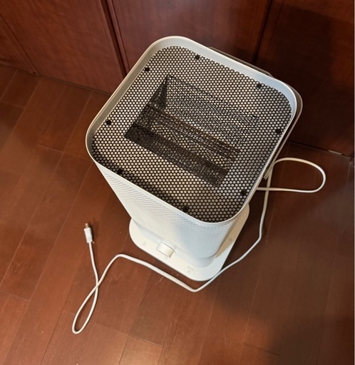 やかんが置ける電気ストーブ（カーボンヒーター）