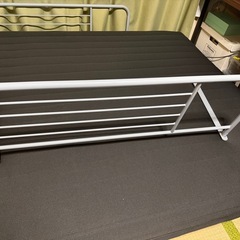 セミダブルの脚付きマットレスの画像