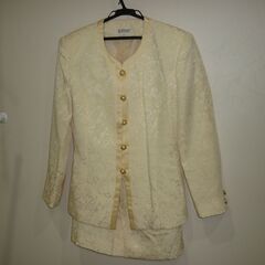 【女性9号サイズ】スーツ、3品セットの画像