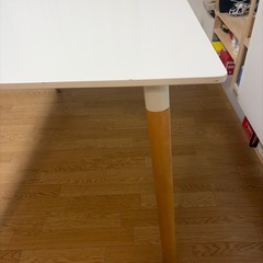 ダイニングテーブルの画像