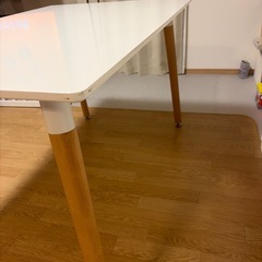 ダイニングテーブルの画像
