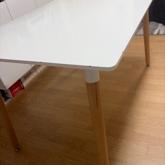 ダイニングテーブルの画像