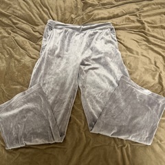 ユニクロ パンツ3本セットの画像