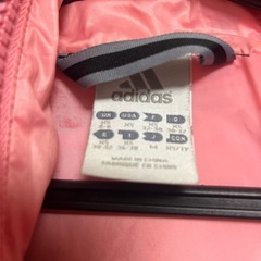 adidasアウターの画像
