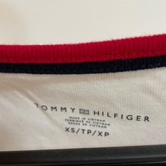 TOMMY HILFIGER リブ付きTシャツ XSの画像