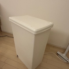 ゴミ箱の画像