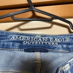 AMERICAN EAGLE OUTFITTERS ダメージスキニージーンズの画像
