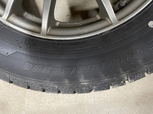 スタッドレスタイヤ215/65R16 98Q