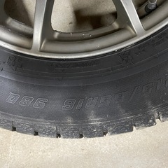 スタッドレスタイヤ215/65R16 98Qの画像