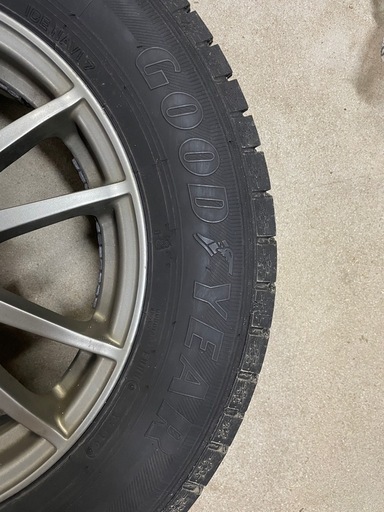 スタッドレスタイヤ215/65R16 98Q