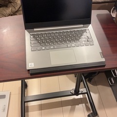 パソコンデスクの画像