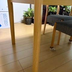 ダイニングテーブル　椅子2脚＋1脚の画像