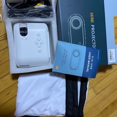 プロジェクター本体ホームシアター⭐︎スクリーン布付き、自宅映画館の画像