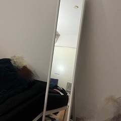 IKEAスタンド鏡の画像