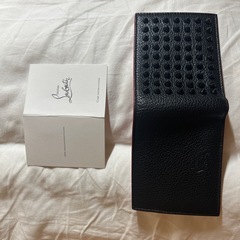 ルブタン 2つ折り財布の画像