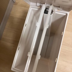 ペダル式ゴミ箱の画像