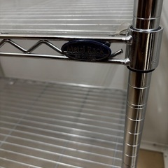 スチール製ラック(4段の棚)の画像