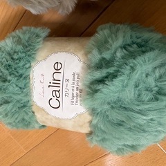 【500円】８号編み棒とファーの毛玉新品２個の画像