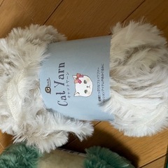 【500円】８号編み棒とファーの毛玉新品２個の画像