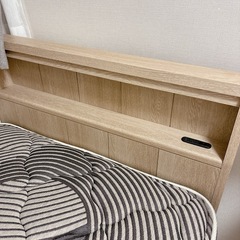 シモンズのシングルマットレスとフレームの画像