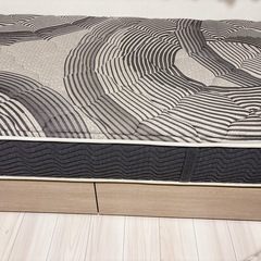 シモンズのシングルマットレスとフレームの画像