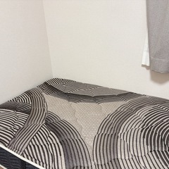 シモンズのシングルマットレスとフレームの画像