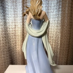 ☆新品☆ 洋風 バイオリンを弾く女性の高級陶器像 全長約30cmの画像