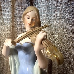 ☆新品☆ 洋風 バイオリンを弾く女性の高級陶器像 全長約30cmの画像