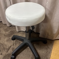 ローラー付きチェアー　椅子の画像