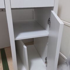 IKEAの机と椅子の画像