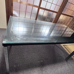 ダイニングテーブルの画像