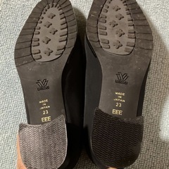 Wacoal 黒 パンプス 23 EEE 未使用品の画像