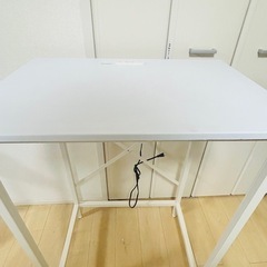 立ったまま作業出来る机 　【コンセント付き】の画像