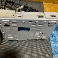 PlayStation (PS1) 本体とコントローラー6個の画像