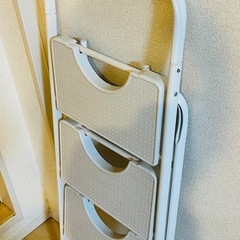 おしゃれな折りたたみ脚立の画像