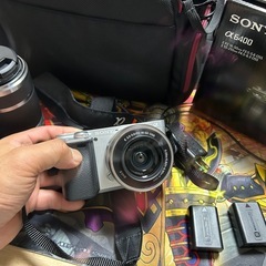 A6400セット ミラーレス一眼レフ レンズふたつ バッテリーふたつの画像