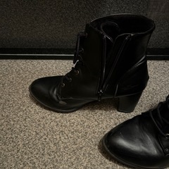 女性　ブーツの画像