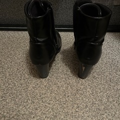 女性　ブーツの画像