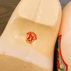 木彫りの靴 ピンク色 木製置物の画像