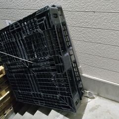 【無料】プラスチックのパレット1070mm×1070mmの画像