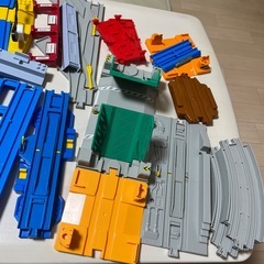 プラレール　様々な種類の線路や踏切多数の画像