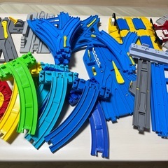 プラレール　様々な種類の線路や踏切多数の画像