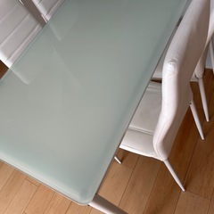 ダイニングテーブルの画像