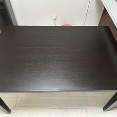 ダイニングテーブルの画像