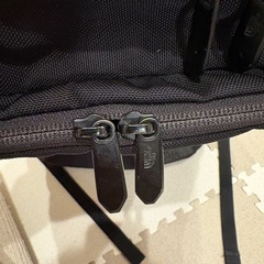 THE NORTH FACE シャトルデイパック スリム ブラック リュックの画像