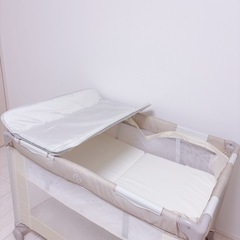 【極美品！マットレス付き】折りたたみ可能ベビーベッドの画像