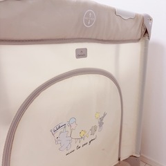 【極美品！マットレス付き】折りたたみ可能ベビーベッドの画像