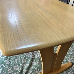 ダイニングテーブルの画像