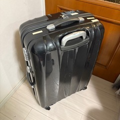 アメリンカンツーリズム　スーツケースの画像