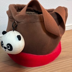 ブラウン　カンフーパンダキーホルダー付き　ハンドバッグの画像